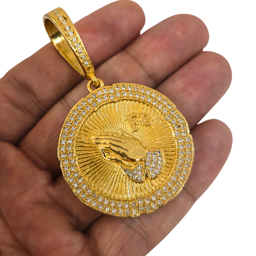 Cordão + Pulseira Grumet 9mm + Pingente Fé Mãos Rezando Banhado a Ouro 18k