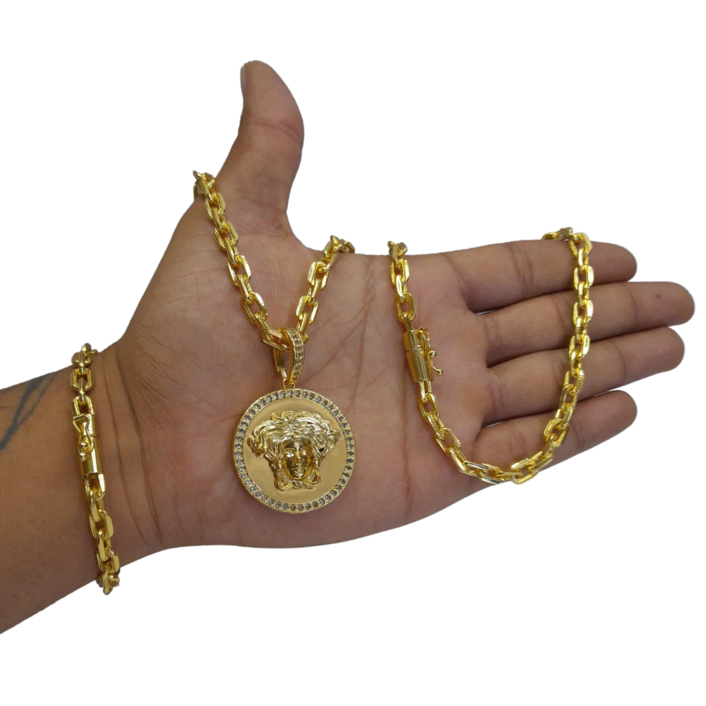 Cordão+Pulseira Cadeado 7mm Pingente Medusa Cravejado Banhado a Ouro 18k