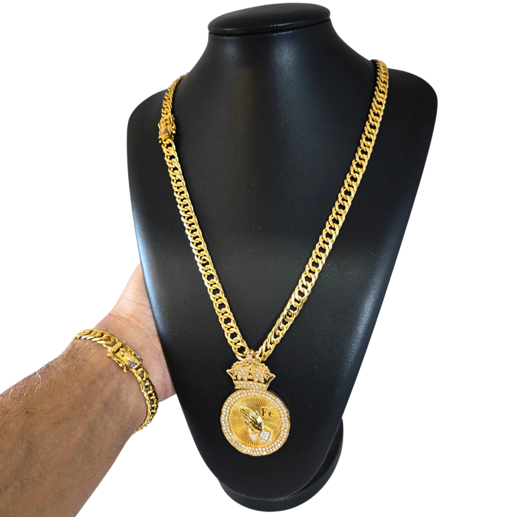 Cordão + Pulseira Grumet 9mm + Pingente Fé Mãos Rezando Banhado a Ouro 18k