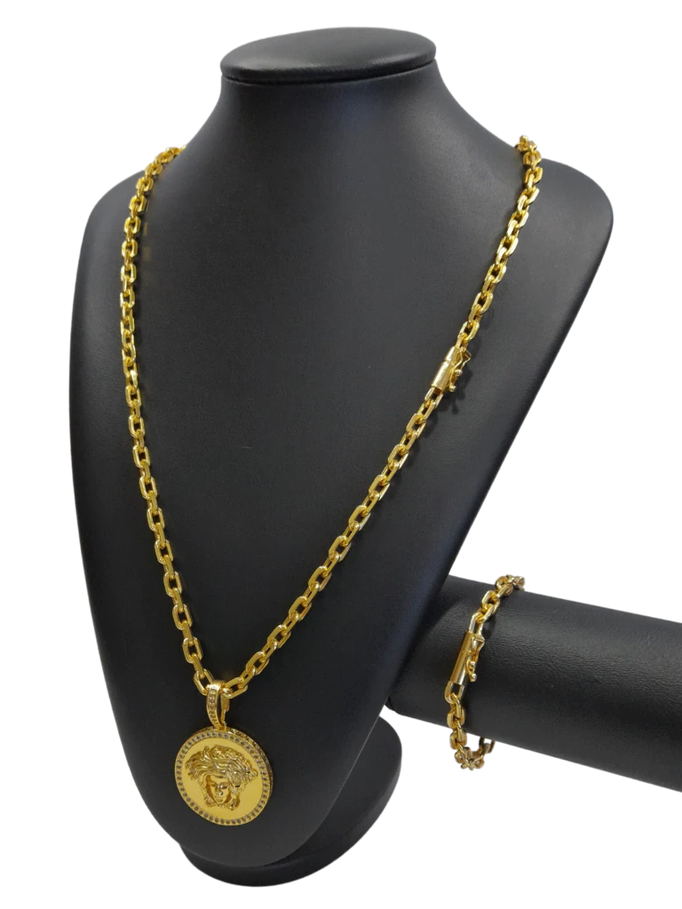 Cordão+Pulseira Cadeado 7mm Pingente Medusa Cravejado Banhado a Ouro 18k