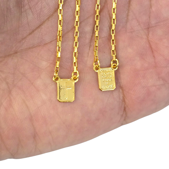 Escapulário Tijolinho 2mm "Deus é fiel" versículo Banhado A Ouro 18k