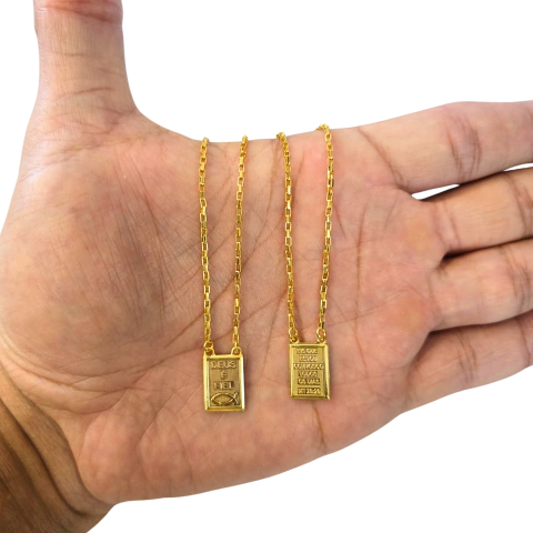 Escapulário Tijolinho 2mm "Deus é fiel" Banhado A Ouro 18k