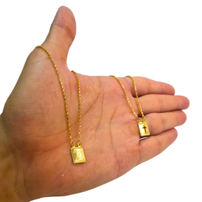 Escapulário Bloquinho 1,7mm Cruz Placa / "Deus é fiel" Banhado a Ouro 18k