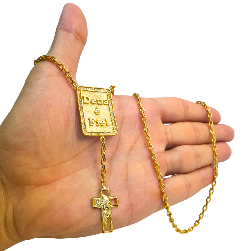 Terço Cadeado 3mm com Placa "Deus É Fiel" + Pingente Cruz com Cristo Banhado a Ouro 18k